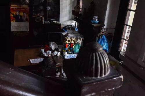 电梯吃瓜观众,揭秘都市生活百态