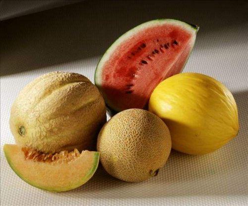 蜜瓜坏了可以吃吗,蜜瓜变质后还能食用吗？揭秘蜜瓜坏掉后的真相