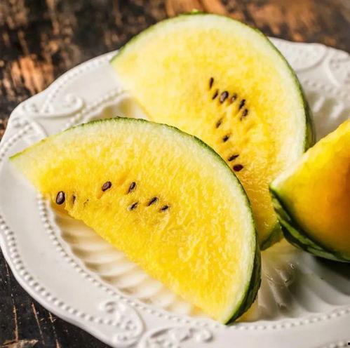 在上课前吃瓜,揭秘课堂前的轻松小憩